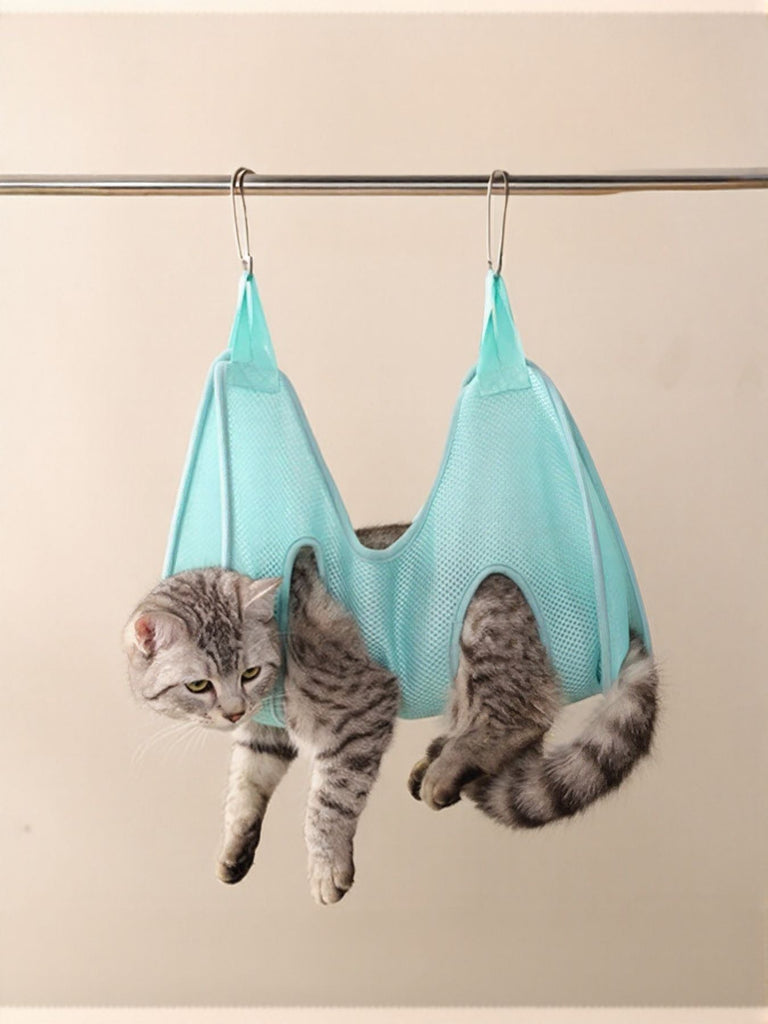 No More Scratches: How to Keep Bath Time Calm for You and Your Cat